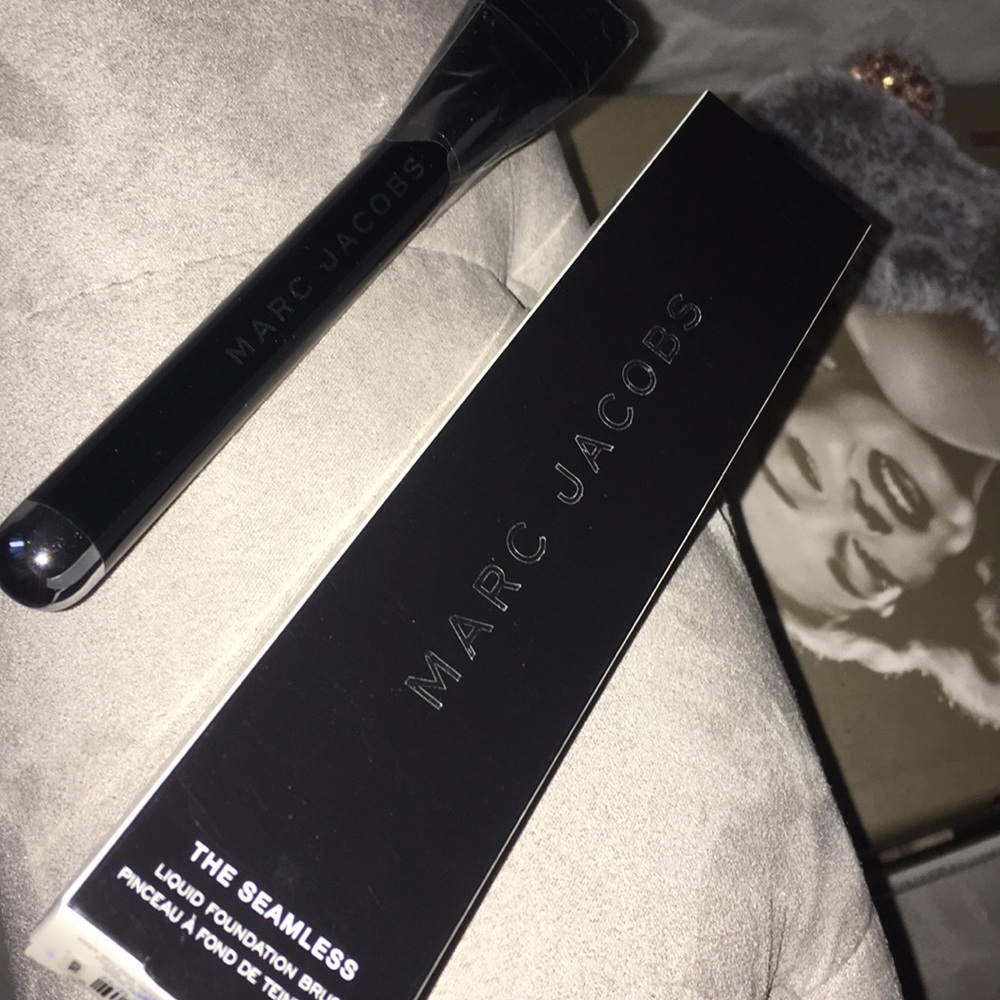 Mark Jacobs  make up brush